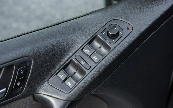Volkswagen Tiguan cena 53700 przebieg: 299000, rok produkcji 2014 z Wojkowice małe 497